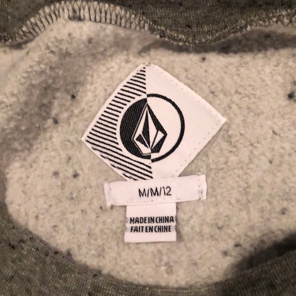 Volcom size medium pull over - Picture 3 of 3